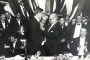 Machado distingue a Lindbergh con una alta condecoración.
